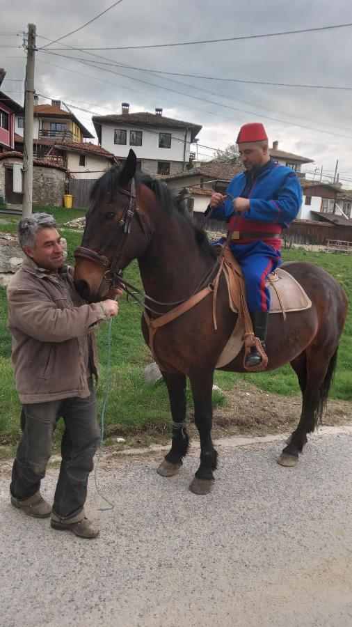 Хотел Дончо Войвода Копривштица Экстерьер фото
